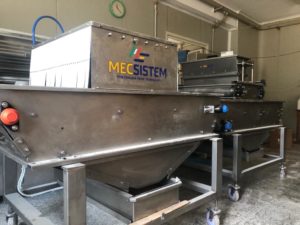 Pane Fressa, Macchina per la guttiatura del pane carasau
